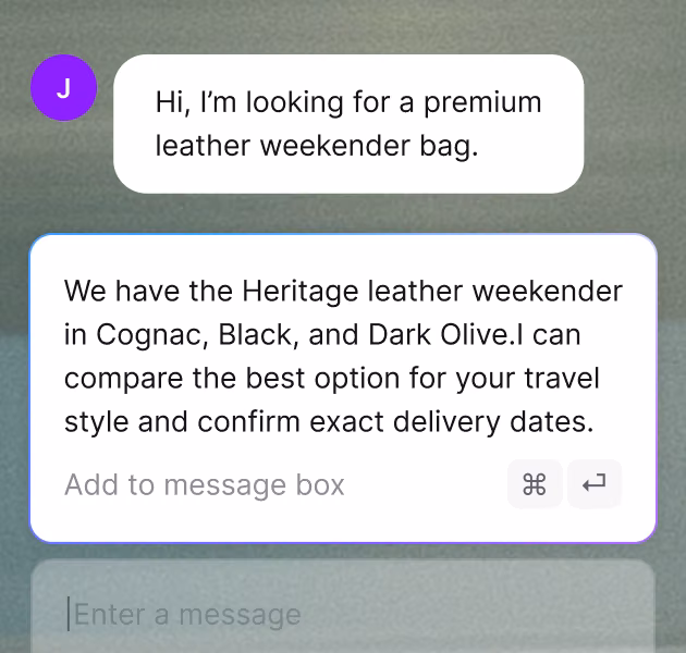 Copilot suggesting a reply about available bag colors for an agent to add to the message box