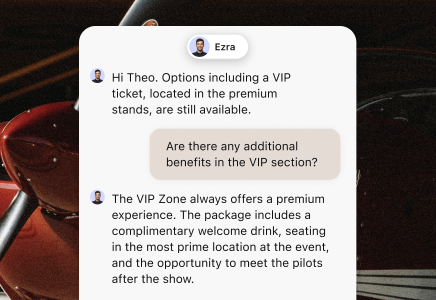 Live chat widget in Text with AI Agent suggesting personalized product recommendations to a customer for AI customer service in ecommerce